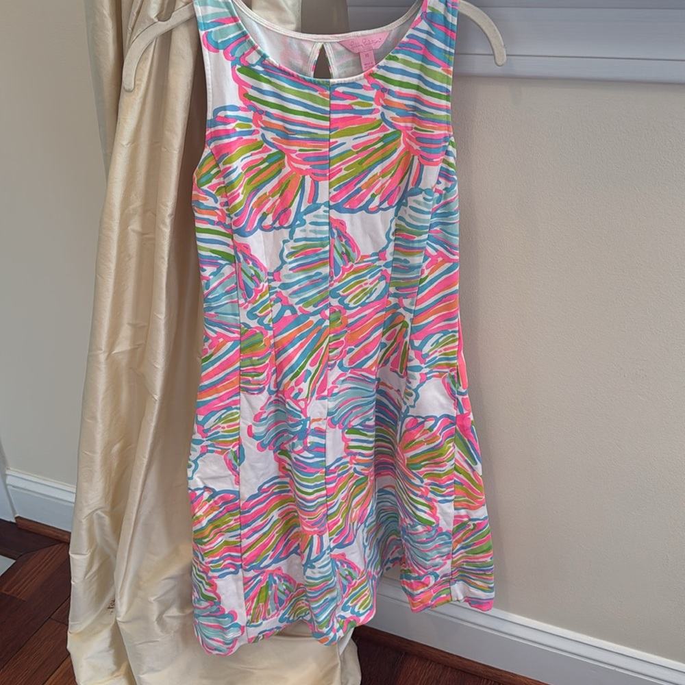Lilly Pulitzer XS EUC seashell dress. Cotton knit Aline mini. Keyhole back. - Picture 2 of 7